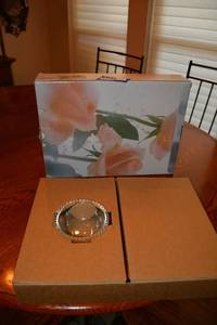 lot 197 image: Mikasa Gilded Rose Chip and Dip Set - 16.5