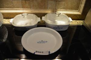 lot 193 image: Blue Cornflower Corning Ware Pie Plate and Bakeware