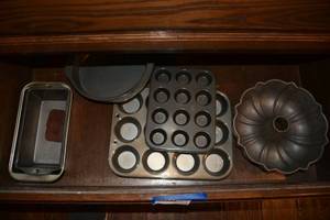 lot 200 image: Muffin and Cake Pans