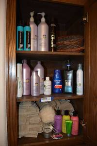 lot 295 image: Bathroom Towels, Shampoos, and Body Wash