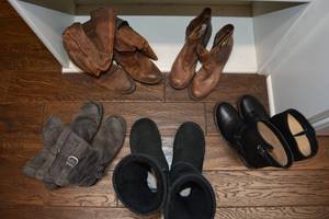 lot 324 image: Womens Boots and Uggs Born, Michael Kors Brands