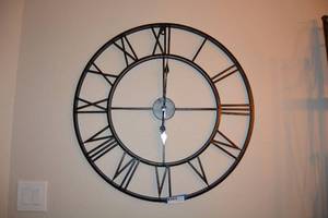 lot 153 image: 30 Round Metal Wall Clock