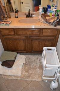 lot 238 image: Bathroom Cleaners and Dcor Plus Rugs, see pictures