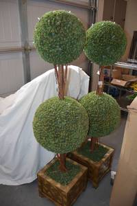 lot 369 image: Pair of Lighted Topiaries Porch Decorations
