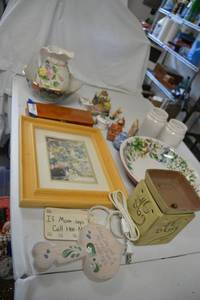 lot 380 image: Wax Warmer, Miniature Figurines and Trinket Boxes, Serving Bowl and Home Dcor
