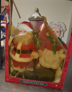 lot 377 image: Animated Mr. and Mrs. Claus