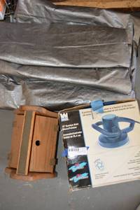 lot 414 image: Wen 10 Random Orbit WaxerPolisher, Wooden Shoe Shine Box, and Tarps