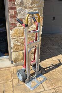 lot 415 image: Milwaukee Hank Truck Folding Dolly