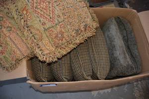 lot 442 image: Decorative Throw Pillows
