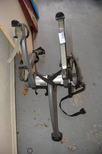 lot 439 image: Saris 2-Bicycle Trunk Bike Rack