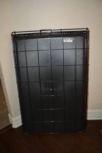 lot 708 image: Large Size Dog Wire Kennel
