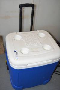 lot 429 image: Igloo Rolling Ice Cube Cooler