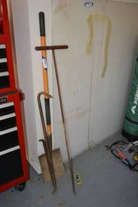 lot 427 image: Tools as shown