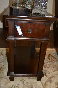 lot 117 image: Bassett Side Table - 16W x 26D x 26H