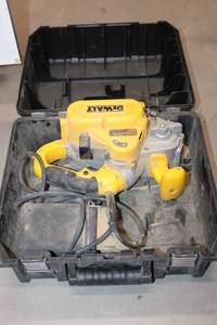 lot 550 image: DeWalt Belt Sander