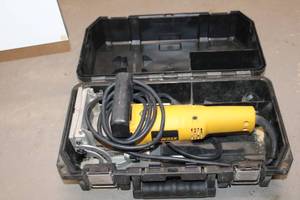 lot 555 image: DeWalt Plate Joiner DW682