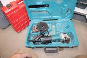 lot 585 image: Makita 4-12 Angle Grinder