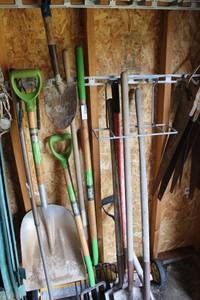 lot 641 image: Shovels, Forks and Snow Shovel