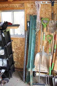 lot 642 image: T-Bar Fence Posts