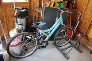 lot 670 image: Averice Womens Bike Fashion Series