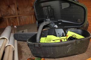 lot 686 image: Poulan Super Clean 2150 Chain Saw and 16 Chain