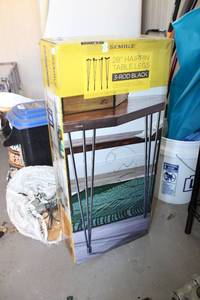 lot 489 image: Box of 28 Hairpin Table Legs 3-Rod Black