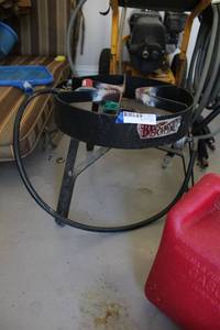 lot 497 image: Bayou Classic Turkey Fryer Stand