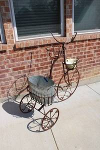 lot 475 image: Metal Bicycle Plant Stand