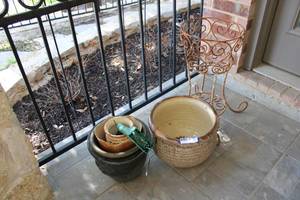 lot 463 image: Flower Pots and Metal Stand