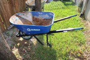 lot 630 image: Kobalt Wheelbarrow with Air-less Tire and Metal Handles