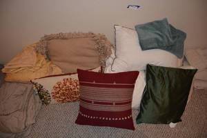 lot 72 image: Sheet Sets and Pillows as shown
