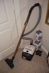 lot 76 image: Miele Classic C1 Vacuum with Extra Filters