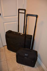 lot 77 image: Briggs & Riley Suitcases