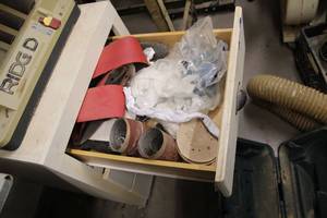 lot 633 image: Sandpaper for Belt Sanders