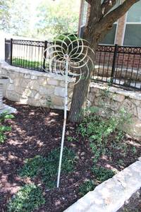 lot 569 image: Decorative Metal Garden Windmill