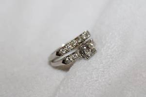 lot 730 image: Jewelry 14K White gold and diamond split shank ring. Stamped 14K. Center diamond approx 1.25 with with (11) .10 carat accent diamonds. For a total of about 2.35 cttw. Diamonds tested. Gold not tested