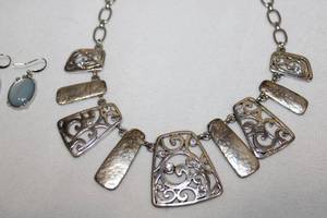 lot 742 image: Jewelry Signed hammered bib style necklace with complementing earrings (unknown manufacturer)
