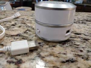 lot 747 image: IHome Speaker