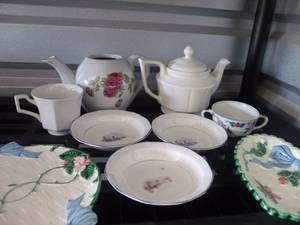 lot 7 image: Misc Pottery, Pictured as Shown