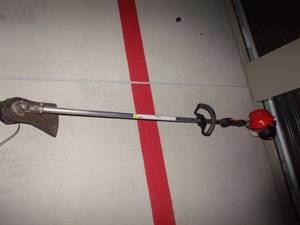 lot 46 image: Weed Eater, Does Start..