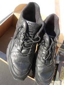 lot 21 image: New, New Balance Womens Size 13 Black Tennis Shoes