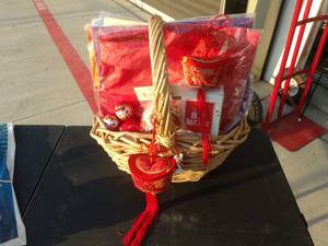 lot 33 image: Basket of Asian Home Decor, vintage Paper Lanterns