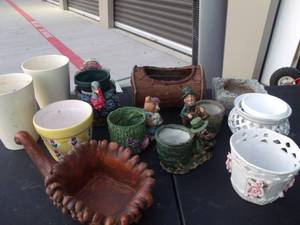 lot 38 image: Generous lot of planters