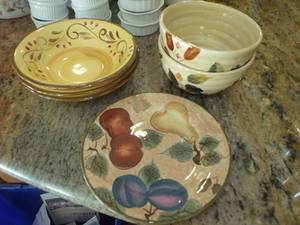lot 56 image: Misc Dishes, Pictured as Shown
