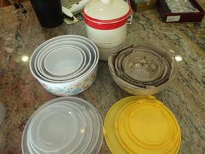 lot 58 image: Glass Sunflower Mixing Bowls wlids & Plastic Storage Bowls wlids. King Arthur Flour Canister