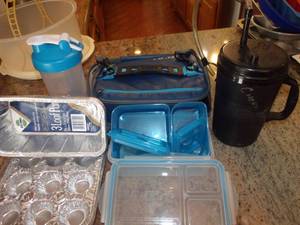 lot 62 image: Lunch Box with Bento box, Travel Mug with long Straw, Disposable Baking Dishes (See Pictures)