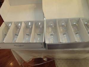 lot 73 image: 2 Set of 4 (NEW) Opened Box (Unused) 13oz Clear Wine Glasses