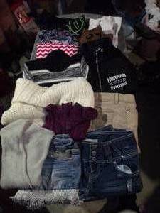 lot 117 image: Womans Clothing Sizes Large to XL Mix and Match Sets in styles and colors as shown