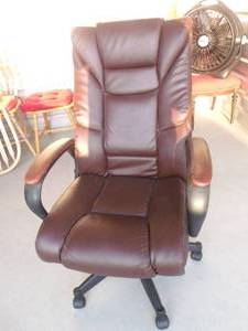 lot 95 image: Leather type Office Chair, Everything Works