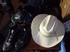 lot 102 image: Mens Shoes, Cowboy Hat and Knee Pads